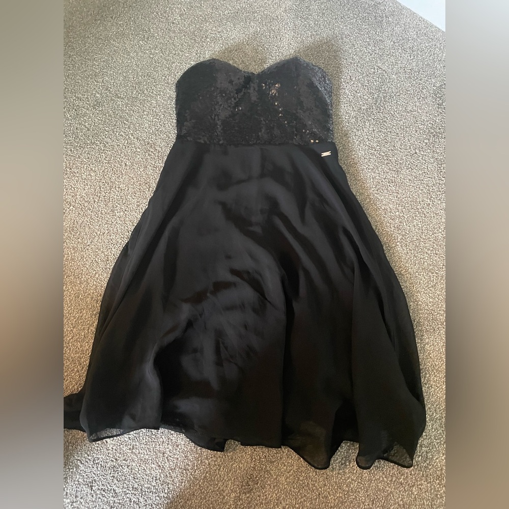 Ladies Guess Elegant Black Strapless Dress